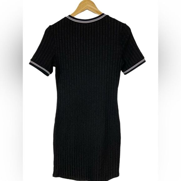 H&M Divided BLACK RIBBED KNIT SPORTY BODYCON DRESS SIZE 10 - Picture 5 of 6